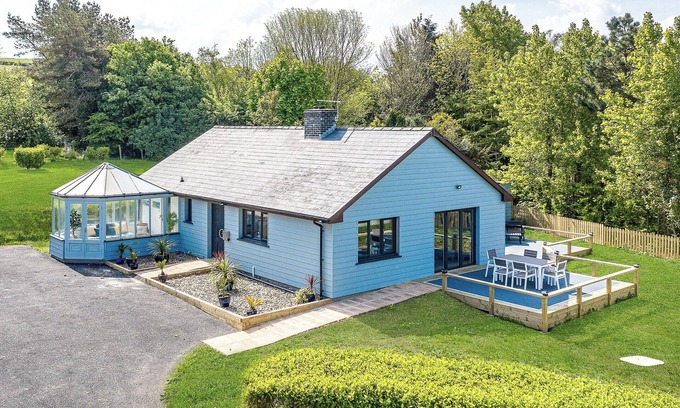 Tan-y-groes Cottage | Scenic Oceanfront Retreat Near Llangrannog Beach