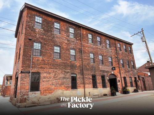 Covington Apartment | Discover Eight Unique Rooms at Pickle Factory Retreat