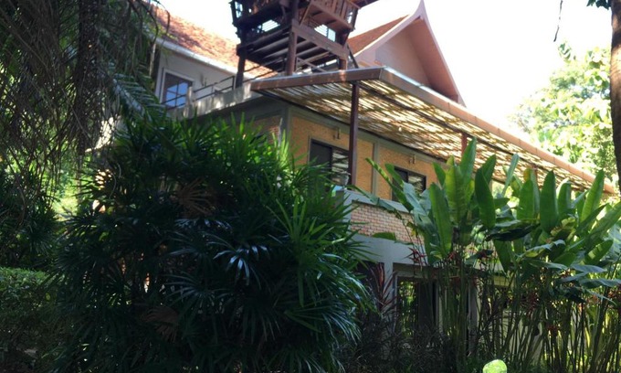 Ko Mak Villa | Inviting Pickle House: Family-Friendly Stay with Kitchenette