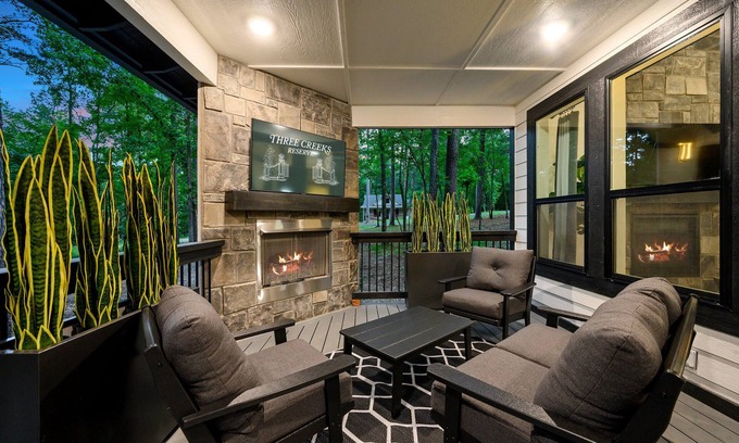 Broken Bow House | Pickleball, Pool, Splash Fountain ,Clubhouse , Walking Trails , Basketball
