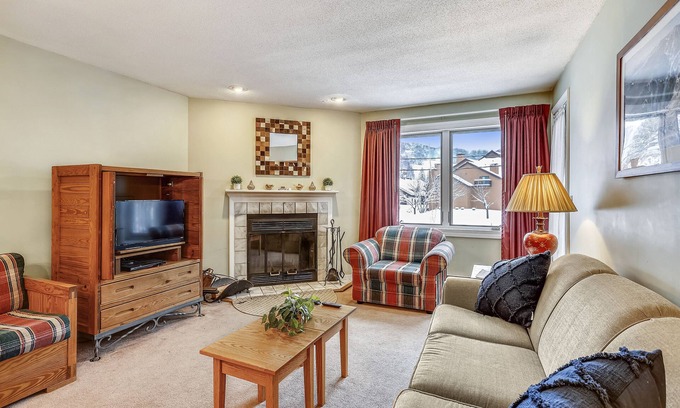 Killington Condo | Convenient Pico E205: Skiing Step Away with Breakfast Options