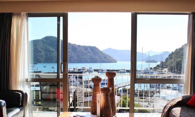 Picton Hotel | Exceptional Stay at Picton Beachcomber Inn with Pool & Dining