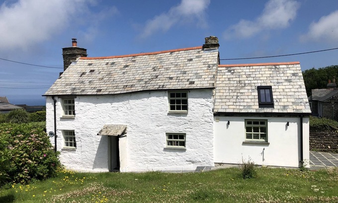Tintagel Cottage | Picture perfect cottage in rural Tintagel