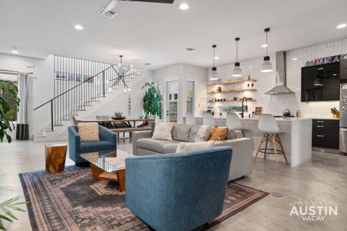East Cesar Chavez House | Trendy Vibes Just Minutes From Rainey - Family Friendly Stay