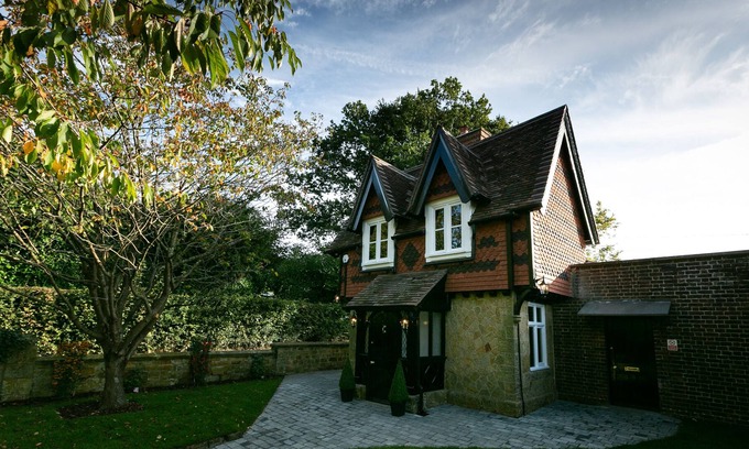 Royal Tunbridge Wells House | Picturesque Country Cottage