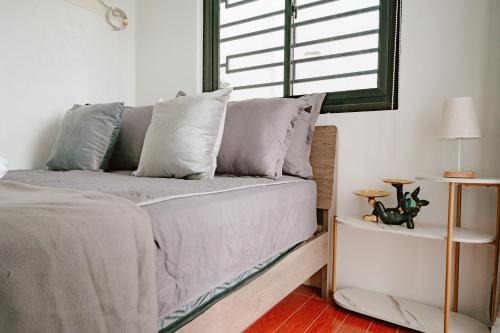 Binangonan House | Picturesque 3BR home near Thunderbird, Overlooking