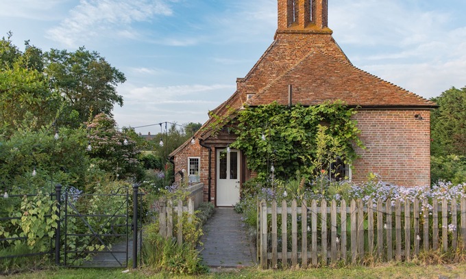Ash Cottage | Idyllic Retreat for Two at Moat Farm Cottage, Kent