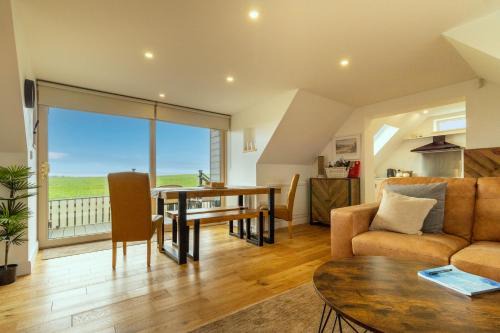 Wakefield House | Scenic Cottage Retreat with Family-Friendly Amenities