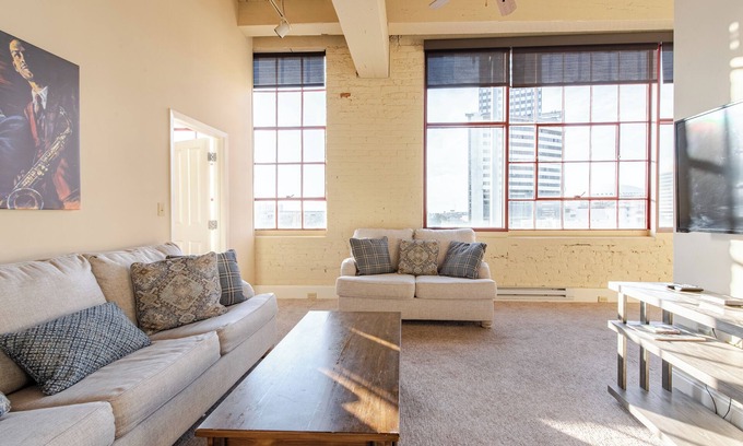 Central Business District Condo | Picturesque Downtown Condo with Secure Parking & Family-Friendly