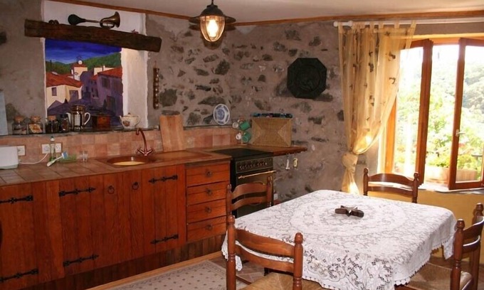 Vira Apartment | Idyllic Gite with Terraces and Views in Mountain Village