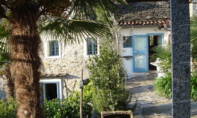 Donego House | Scenic Retreat Overlooking Lake Maggiore with Pool & Breakfast