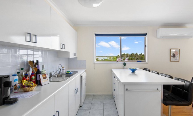 Loch Sport House | Tranquil Lakeside Retreat with Scenic Views and Modern Amenities