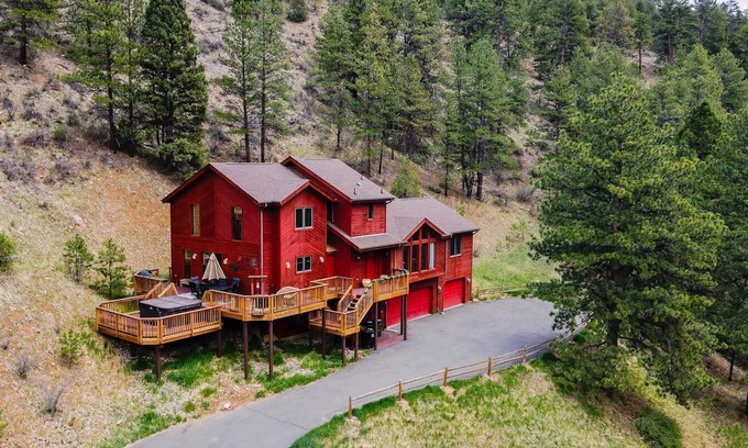 Pleasant Park Corridor House | Tranquil Mountain Retreat with Private Creek and Spa