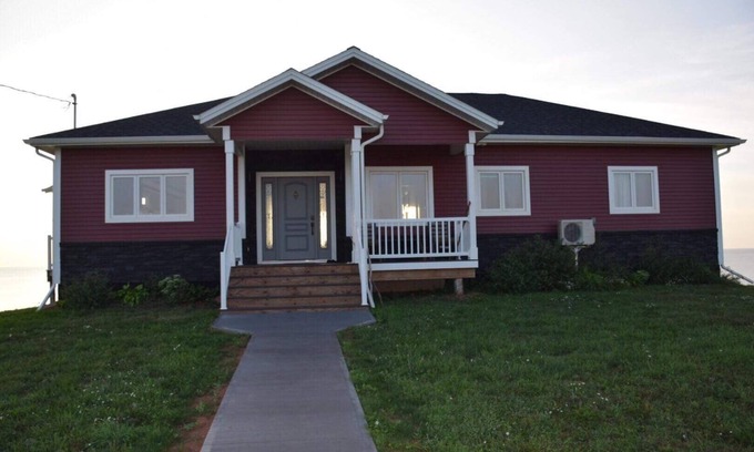 O'Leary House | Oceanfront Retreat with Spa & Breakfast - Rated 10/10