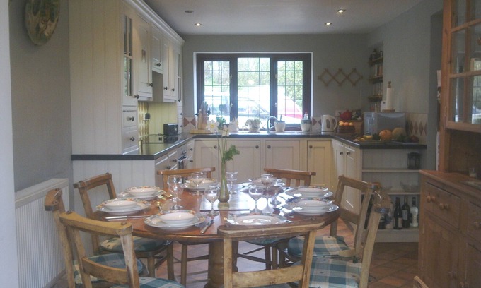 Fiddington Cottage | Scenic 4-Bedroom Cottage with Ocean View & Pool