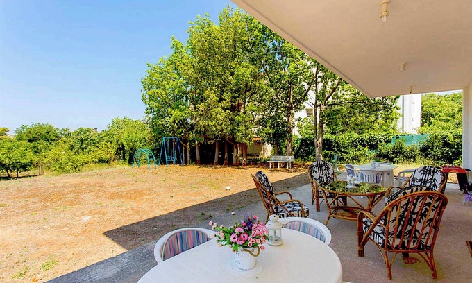 Porto Rafti House | Idyllic Villa in Porto Rafti with Garden, Steps from Beach