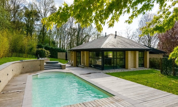 Wavre Villa | Scenic Villa with Private Pool and Breakfast Included