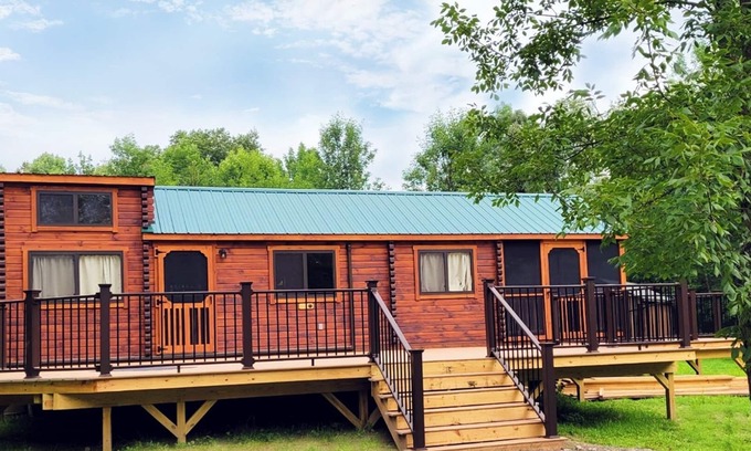 Hartwick Cabin | Idyllic Waterfront Log Cabin with Breakfast & Family Amenities