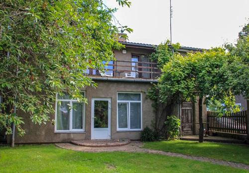 Pavilosta House | Oceanfront Retreat: Pie Pifa with Hot Tub & Pet-Friendly