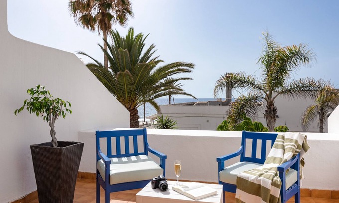 El Madronal Apartment | Oceanfront Retreat: Piece of Ocean by Mea Substantia
