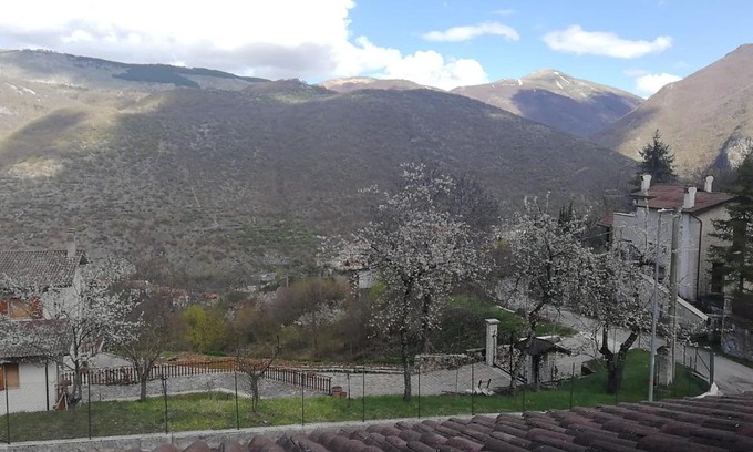 Scanno Apartment | Budget-Friendly Pied-à-Terre with Great Accessibility