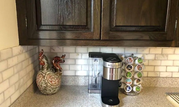Grosse Pointe Apartment | Tranquil Pied-a-Terre: 1BR with Breakfast & Kitchen