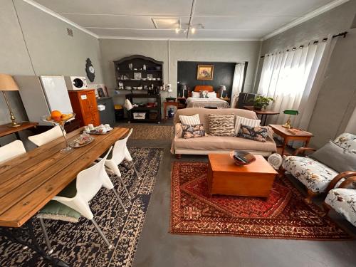 Hilton Apartment | Cozy Pied Cow Cottage: Pet-Friendly Retreat Rated 9.2/10