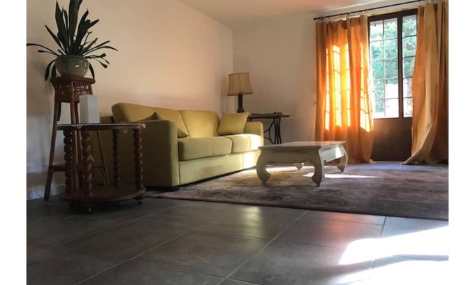 Saint-Saturnin-les-Avignon Apartment | Discover Pied à terre: Ideal for Ventoux Bike Enthusiasts