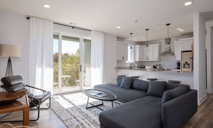 Crozet Apartment | Top-Rated Piedmont Place 402: Modern Apartment in Crozet