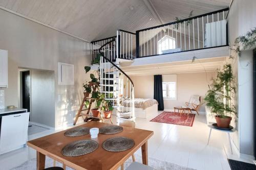 Lapinjaervi Ski Chalet | Cozy Log Cabin by the River: 4-Star Pet-Friendly Retreat