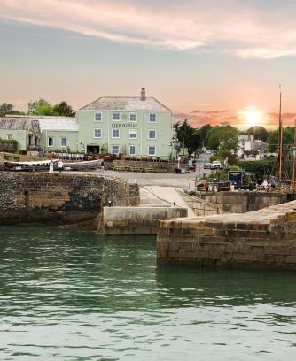 Charlestown Hotel | Pet-Friendly Pier House with Oceanfront Dining & Views