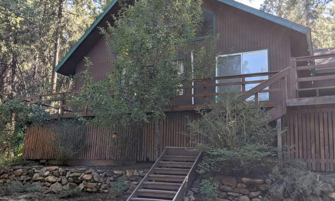 Badger Ski Chalet | Family-Friendly Getaway at Pierce's Cabin - Rated 8.7/10