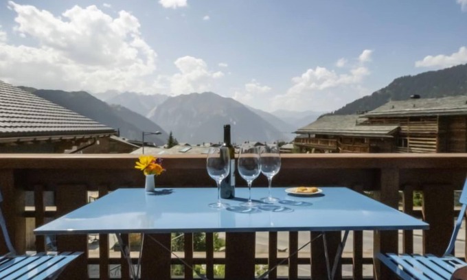 Verbier Apartment | Discover Pierreval 18: Lake View, Spa & Pet Friendly Stay