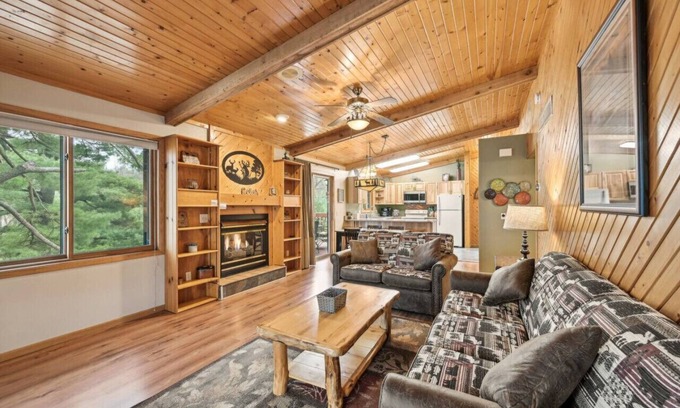 Lake Delton Apartment | Elevate Your Stay at Piers & Pines II - Oceanfront Bliss