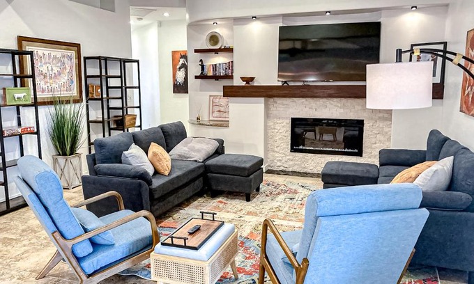 Camelback East House | Discover Piestewa Getaway: 4-Star Retreat with Unique Amenities
