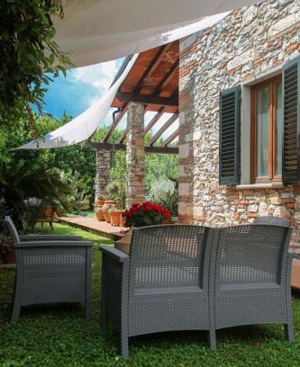 Pieve a Nievole Bed & Breakfast | Pet-Friendly Pietra E Glicine B&B with Hot Tub & Breakfast