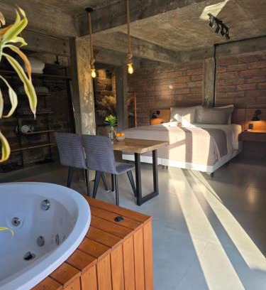 Municipal House | Pet-Friendly Pietra Rossa in Vale dos Vinhedos - 10/10 Rated