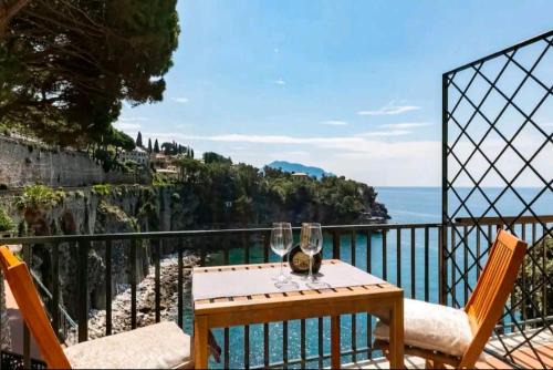 Pieve Ligure Apartment | Oceanfront Villa Regina: Unforgettable Views & Pool Access