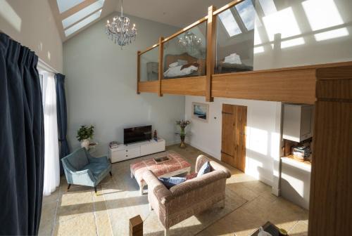Murthly House | Enchanting Pigeon Cottage - Idyllic Country Retreat for Families