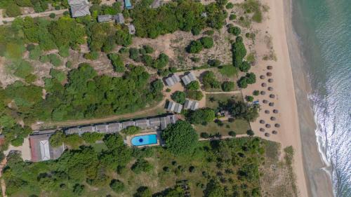 Irrakkakandi Resort | Pigeon Island Beach Resort: Relax by the Oceanfront Pool