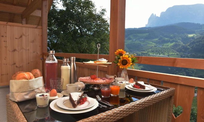 Renon Apartment | Guest Rated: Pignathof Rosacea with Family-Friendly Amenities