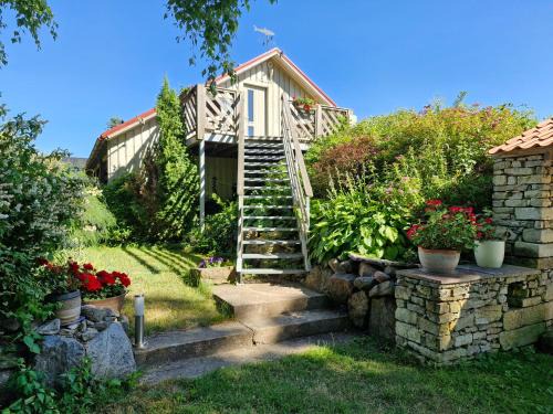 Kuressaare House | Guest Rated 9.1: Piibelehe Guest Accommodation Awaits