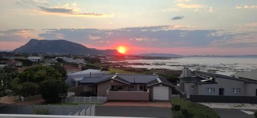 Van Dyks Bay Apartment | Oceanfront Getaway at Pik 'n Wyntjie – 4-Star Retreat