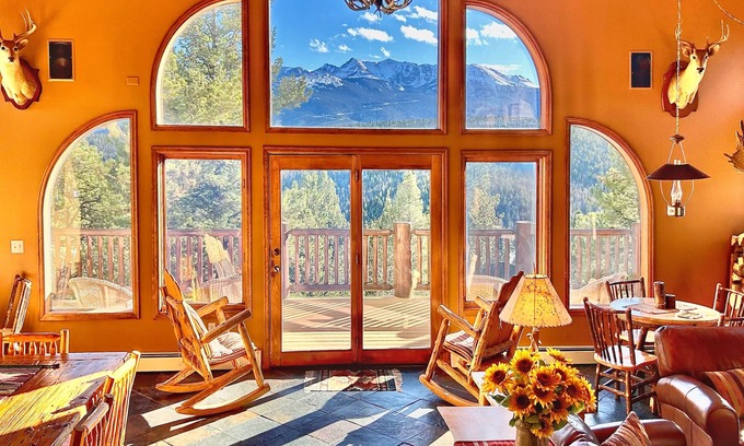 Woodland Park House | Unforgettable Pikes Peak Views in Mountain Lodge Retreat
