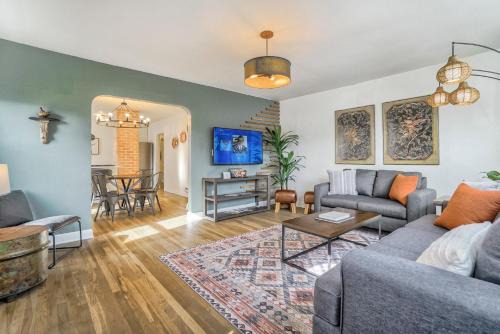 Central Colorado Springs Apartment | Discover Pikes Breeze - Your Ideal Workcation Destination