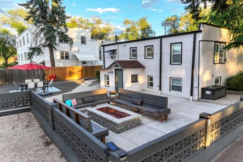 Central Colorado Springs House | Perfect for Big Groups: Pikes Estate 5 Apts with Fire Pit