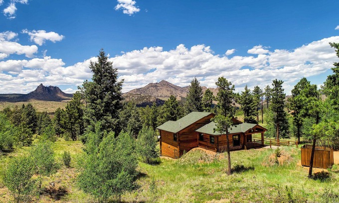 Woodland Park Cabin | Top-Rated Pikes Peak Ranch - Angler's Cove Cabin Retreat