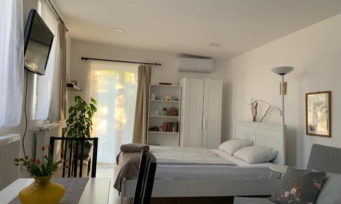 Fertorakos Apartment | Family-Friendly Piknik Studio with Hot Tub & Kitchen
