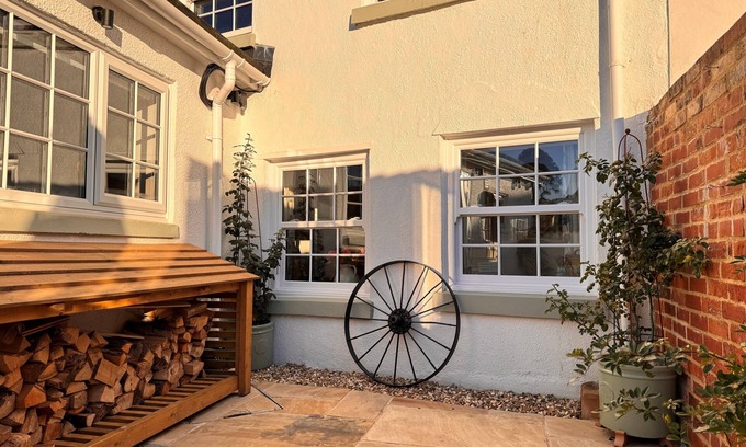 Dawlish Cottage | Family-Friendly Pilchard Cottage with Ocean View in Dawlish