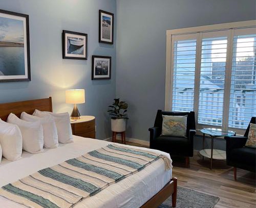 Commercial Street Hotel | Pet-Friendly Pilgrim House with Ocean Views & Breakfast
